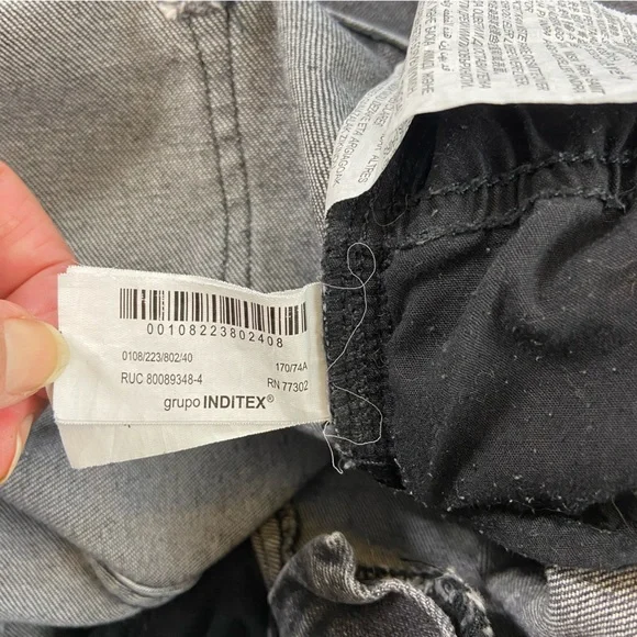 Zara Gray Cropped Flare Jeans High Rise Raw Hem Stretch Size 8 Distressed Womens - Picture 14 of 15